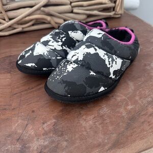 Sorel Go Bodega Run Slippers